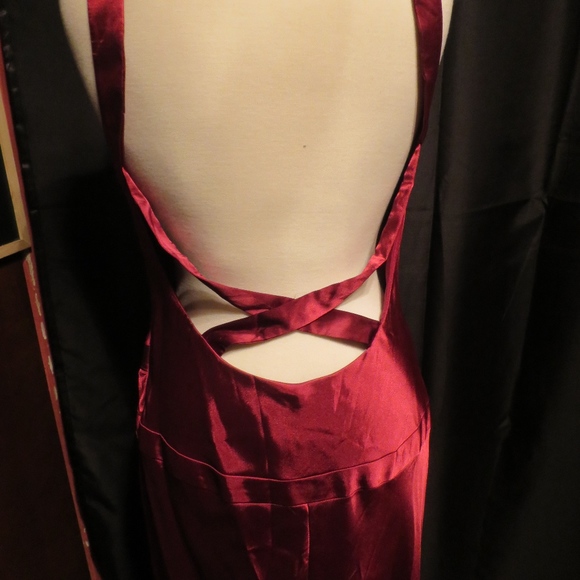 Gown - Picture 3 of 4